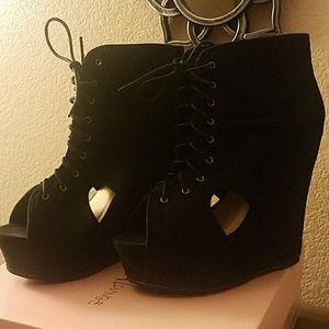 😎 Black "Cool" wedges 👢💄🕶